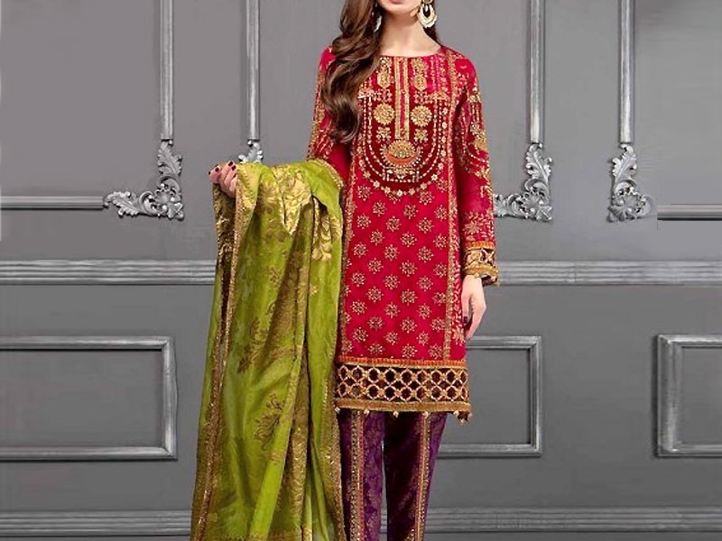 Revamp Your Look with Lawn Collection 2024