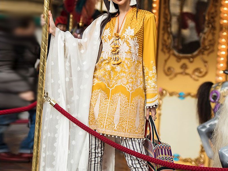 Sana Safinaz Luxury Lawn Collection 2020