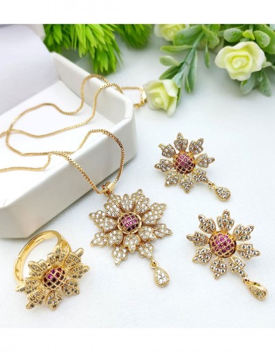 Adorable Floral Design Locket Set with E