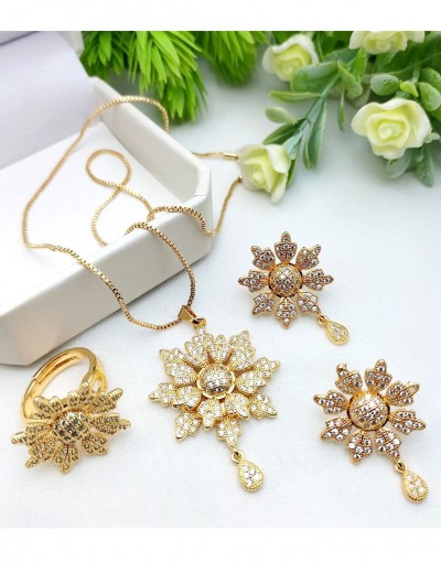 Adorable Floral Design Locket Set with E